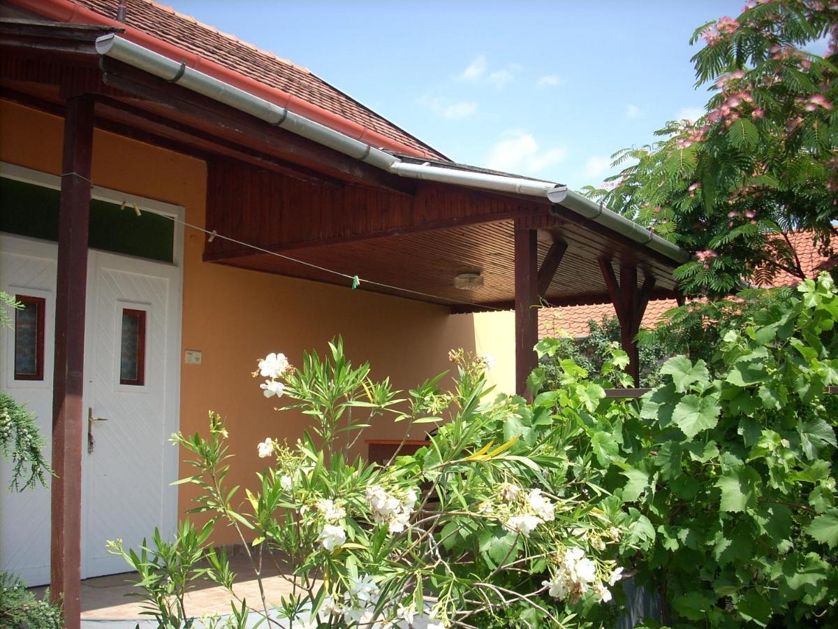 Abadi Karmazsin Haz Villa Abadszalok Exterior photo