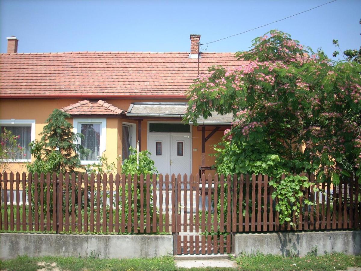 Abadi Karmazsin Haz Villa Abadszalok Exterior photo